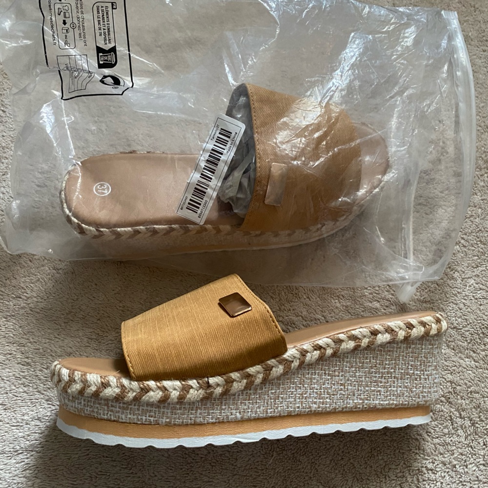 Women’s Shoes- Tan